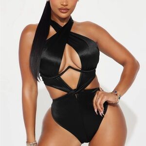 Underwire Twist One Piece Bathingsuit